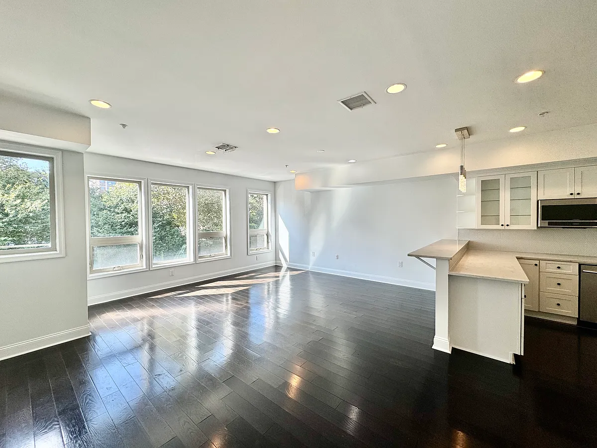 Building Photo - 1215 Noble St #2