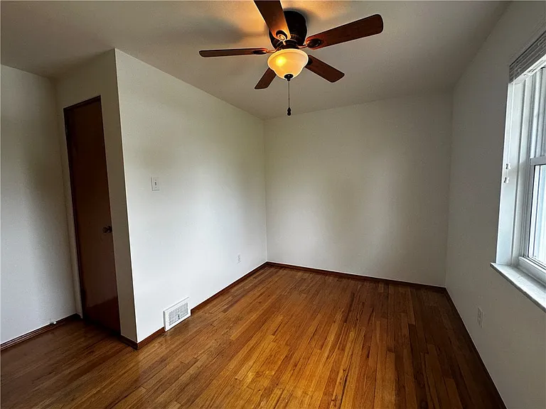 220 Humphrey Rd — Photo 11