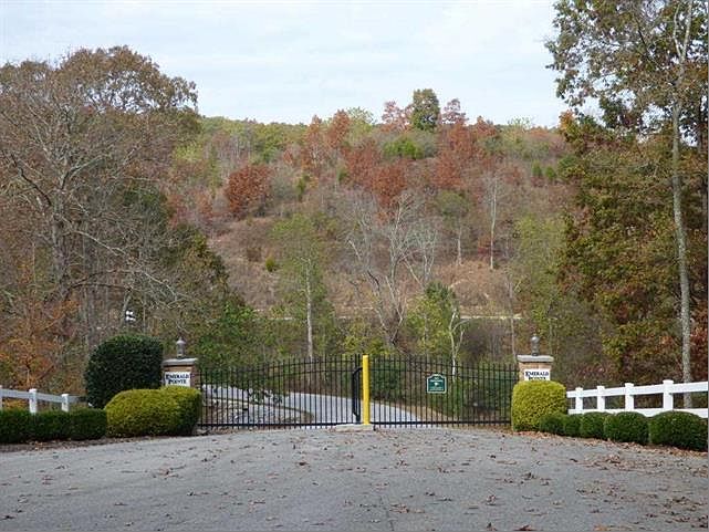 1st image of Emerald Pointe Cir