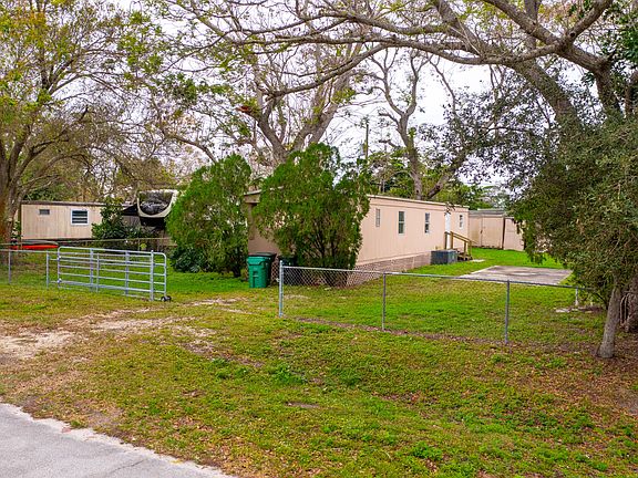 4th image of 1211 E Joy Lane