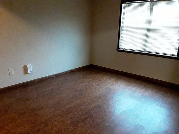 2nd image of 3117 Edgemont Dr