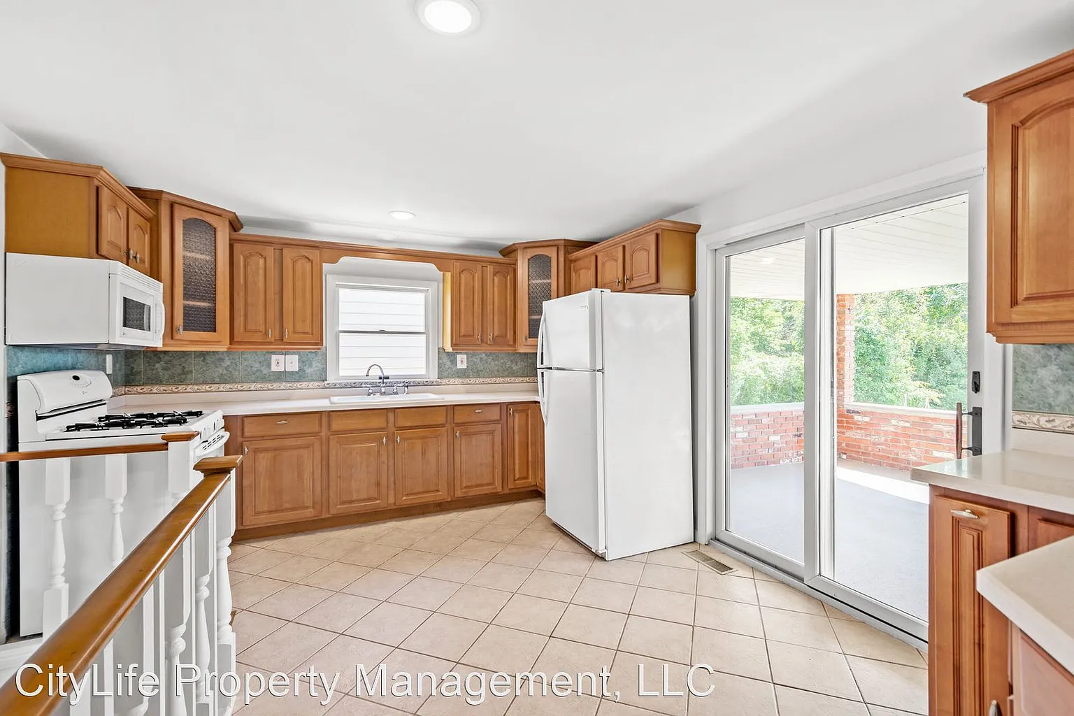 4045 Thomas St photo 1