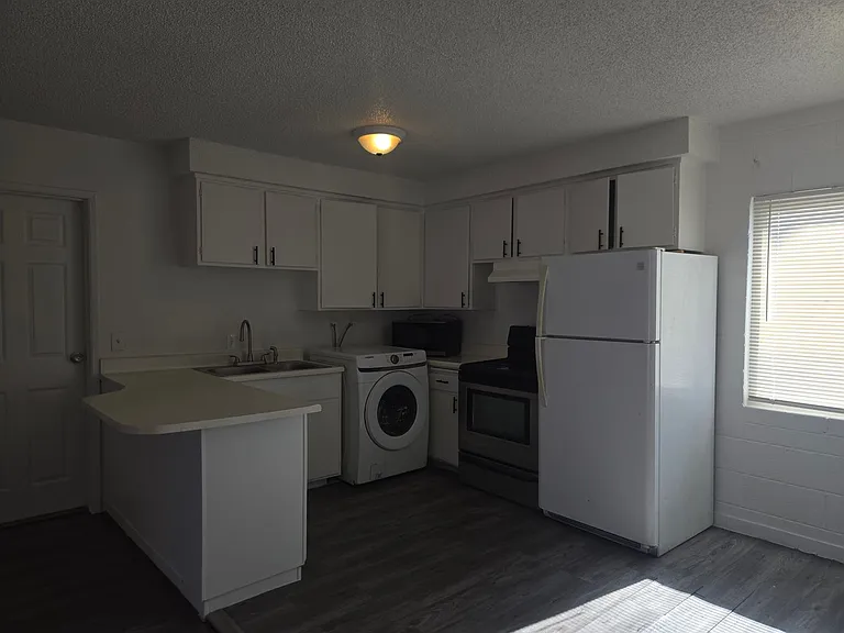 2937 Stewart Ave — Photo 15