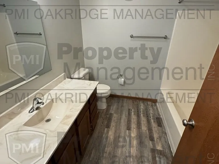 771 Meadow Glen Ave — Photo 10