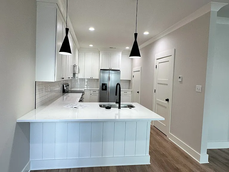 14 Walnut St NE #14 — Photo 2
