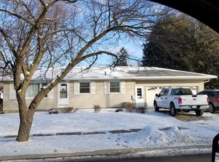 715 W 18th St, Cedar Falls, IA 50613