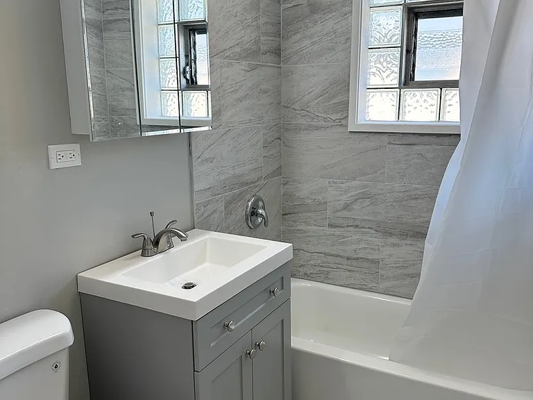 1719 E Roosevelt Rd #2 — Photo 12