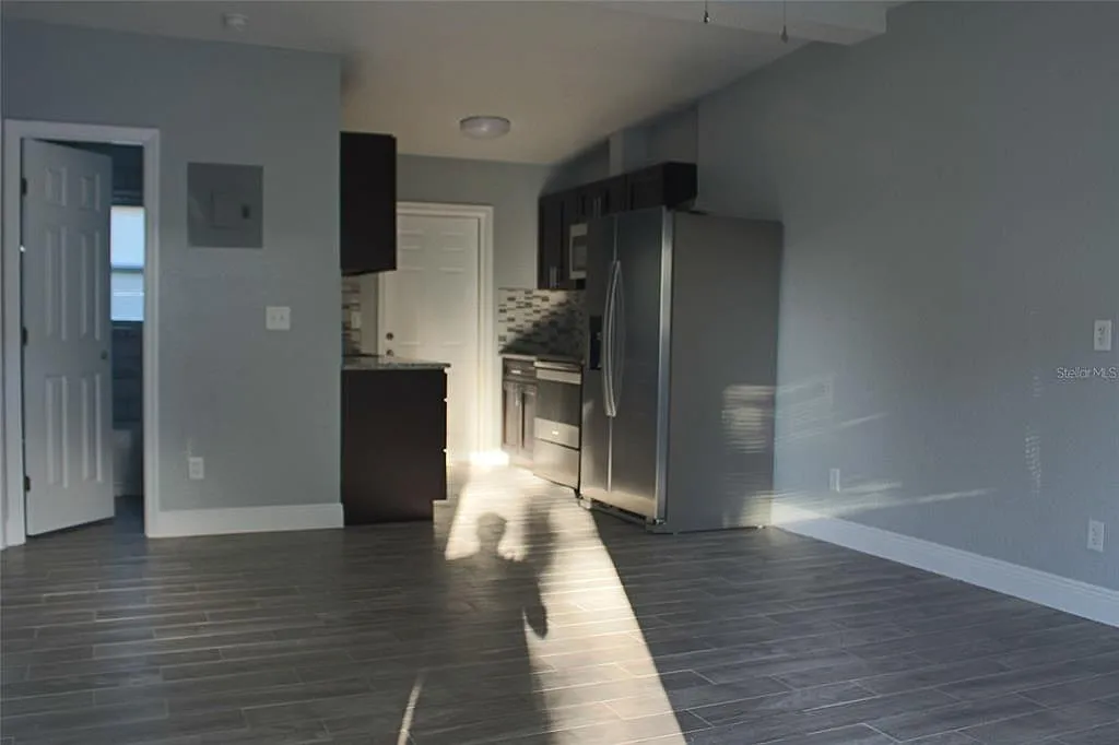 2 bed, 1.0 bath, 700 sqft, $1,350 — Photo 2