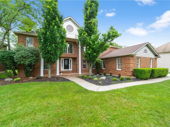14914 Regency Dr, Strongsville, OH 44136