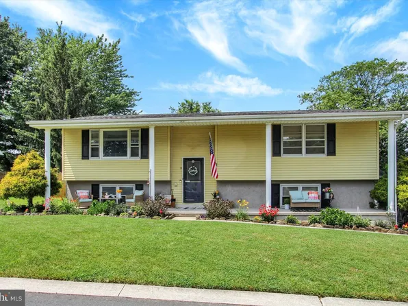 18 Pine Ln, New Oxford, PA 17350