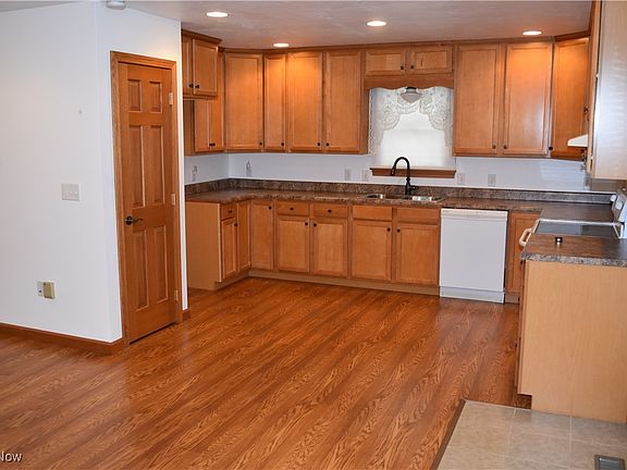 3rd image of 53190 Poplar Dr