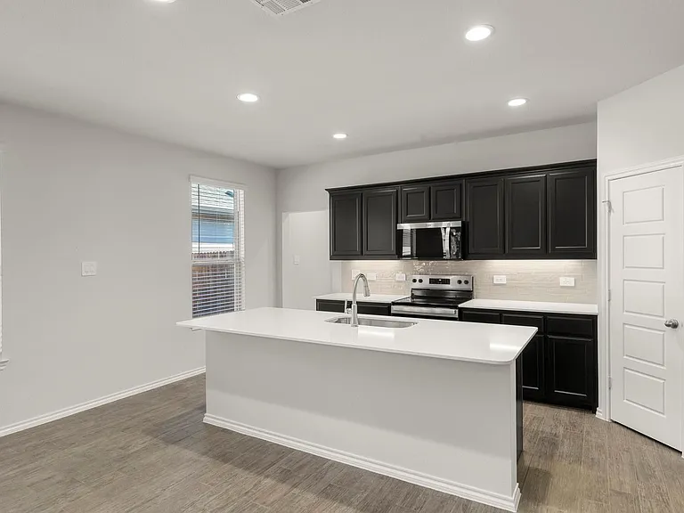 1713 Meadow Crest Dr — Photo 6