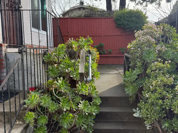 1456 1/2 Hopkins St, Berkeley, CA 94702