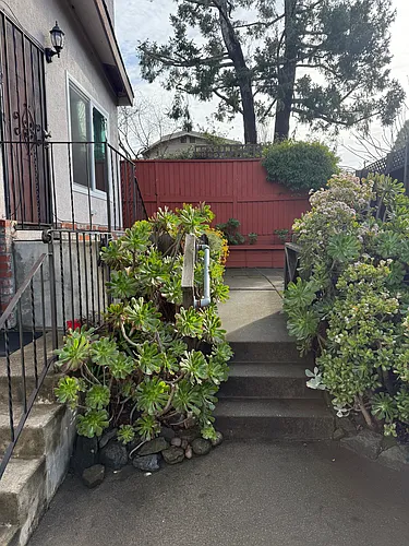 1456 1/2 Hopkins St Photo 1
