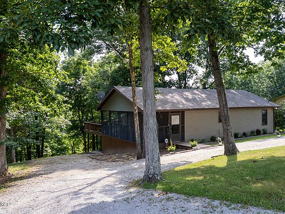 2nd image of 822 Spring Shores Ln