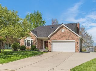 926 Farmview Ln, Carmel, IN 46032
