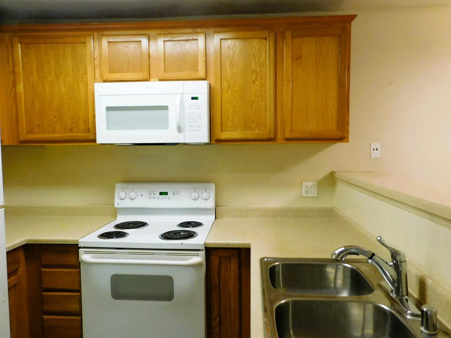 1 bed, 696 sqft, $1,200 — Photo 3