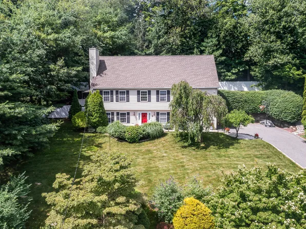 25 North Lake Shore Drive, Brookfield, CT 06804