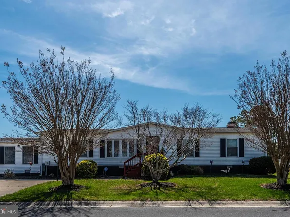 12 Coastal Dr, Berlin, MD 21811