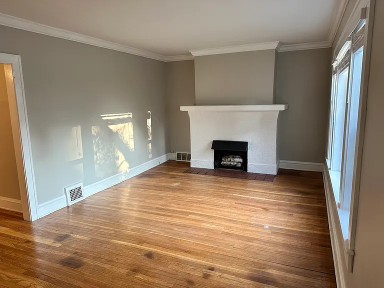 1242 Hathaway Ave — Photo 6