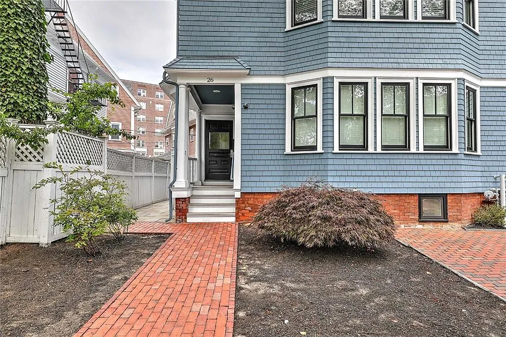2 bed, 2.0 bath, 1384 sqft, $3,800 — Photo 3