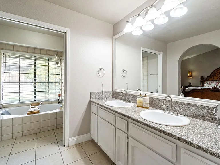 1050 E Fallbrook Ave — Photo 17