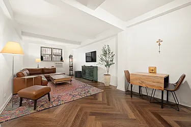 150 East 27th Street #LA image 1 of 8