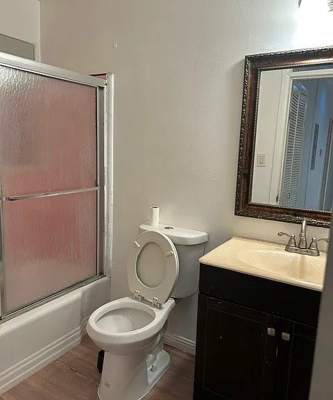 10834 Encino Ave — Photo 12