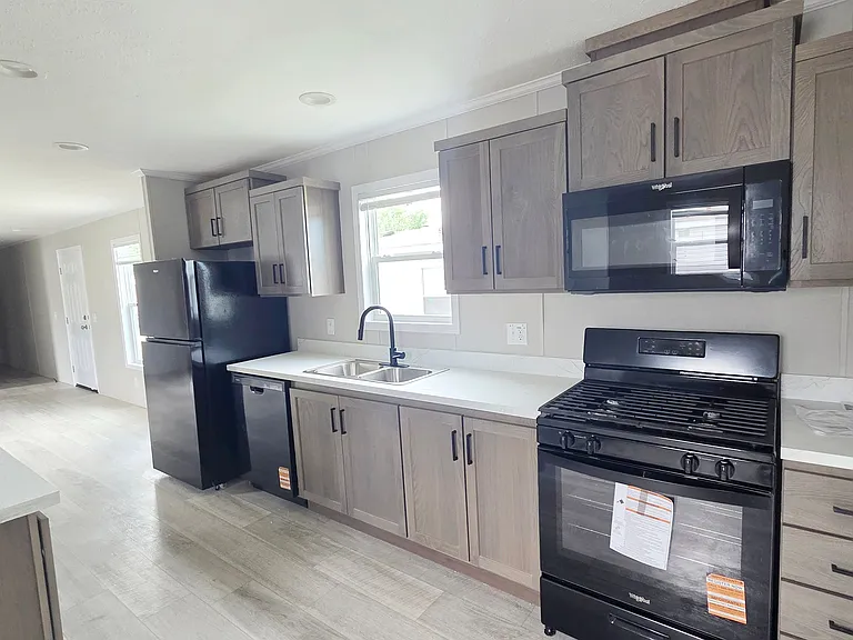 Colonial Oaks — Photo 27