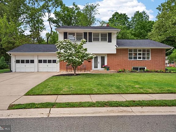 2nd image of 700 Harvard Ln