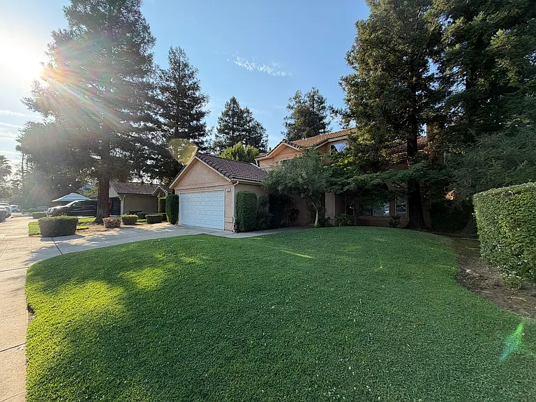 1893 E Deyoung Dr — Photo 2