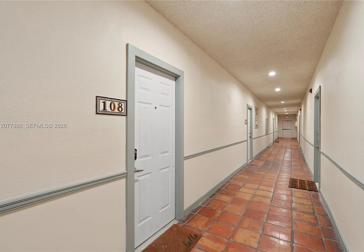 Venetian Manor Condo — Photo 4