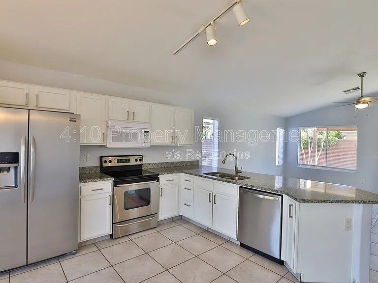 15606 N 33rd Pl — Photo 7