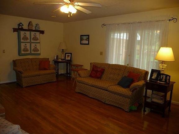 5th image of 19460 Oakwood Dr