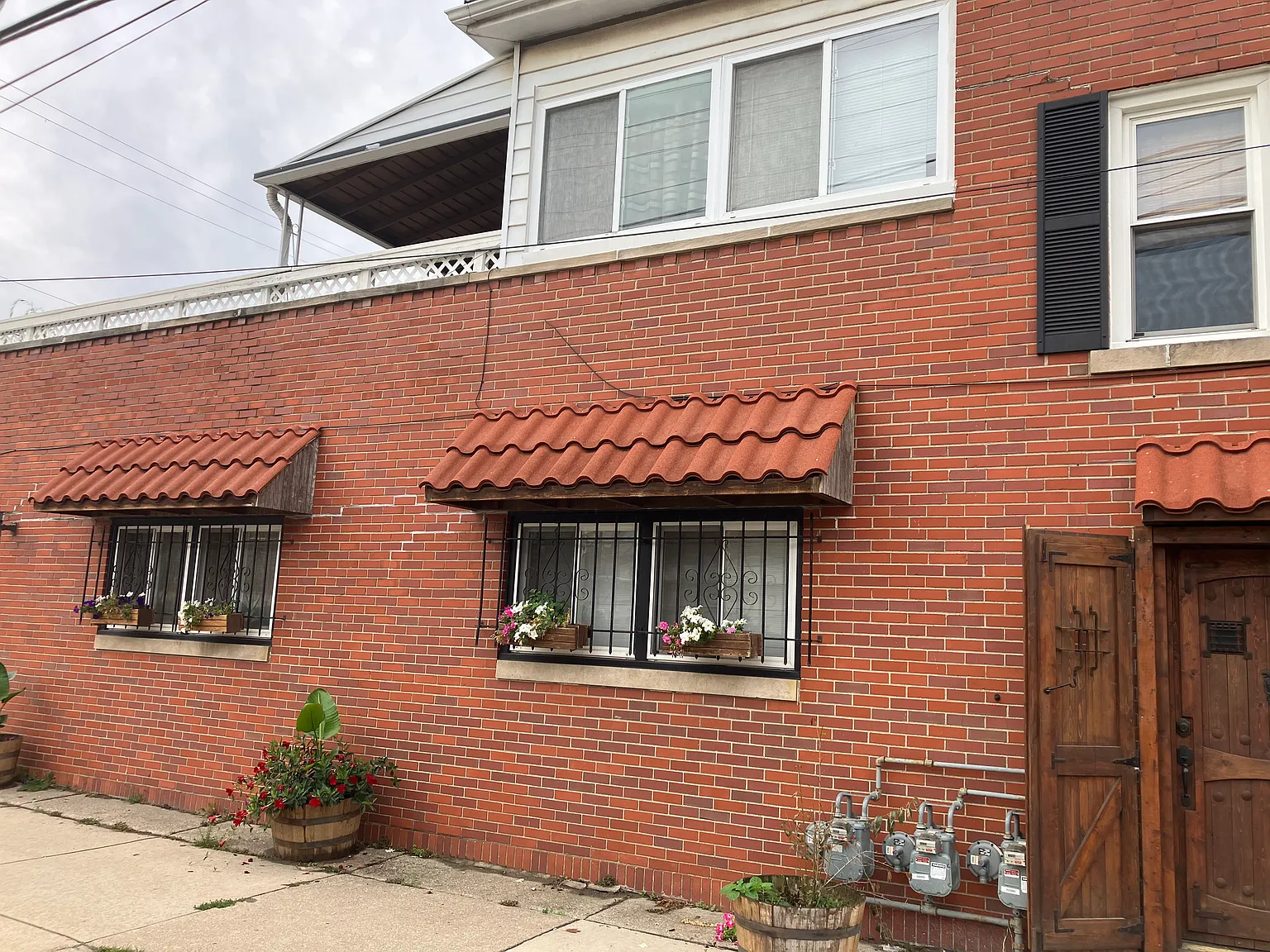 3 bed, 2000 sqft, $2,000 — Photo 2