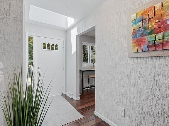 3rd image of 915 23rd Ave #6