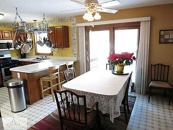 3rd image of 3828 Bush Gardens Ln