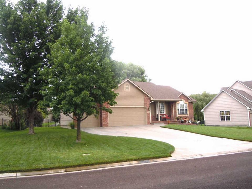 1st image of 811 N Candia Cir