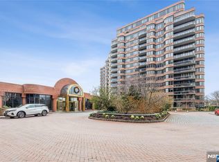 100 Carlyle Dr #9ES, Cliffside Park, NJ 07010