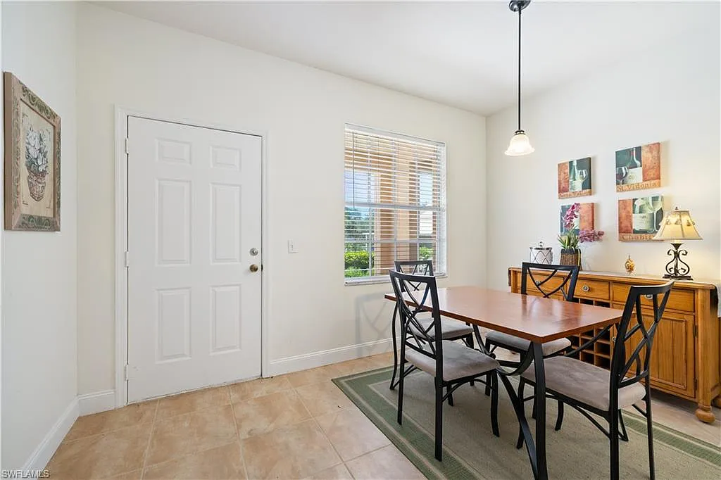 3 bed, 2.0 bath, 1374 sqft, $6,000 — Photo 4
