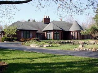 1495 Oak Hollow Dr, Milford, MI 48380