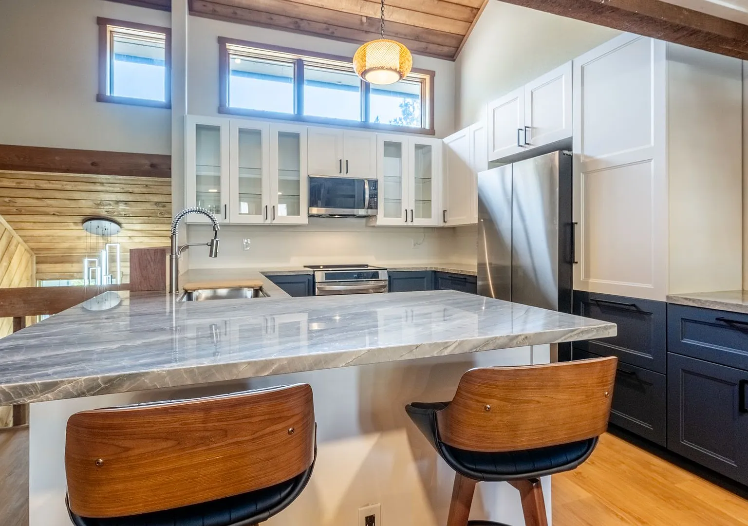 Spacious Snowcreek III Condo Winter Rental — Photo 3