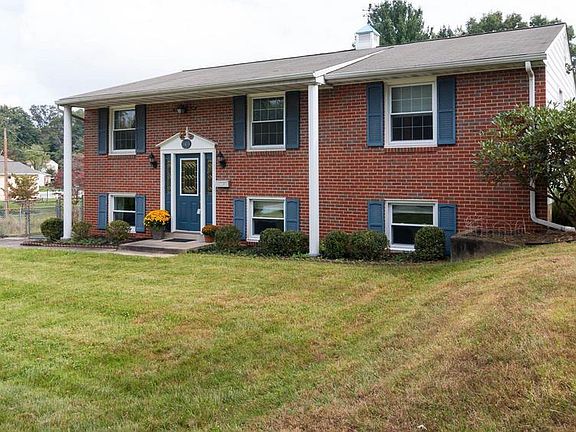 3rd image of 505 Sacred Heart Ln