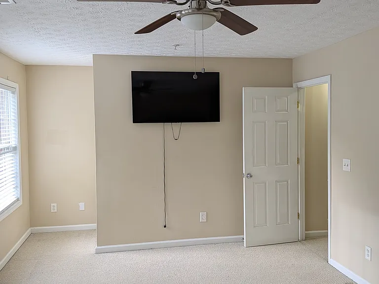 6014 Leeshire Trce — Photo 8