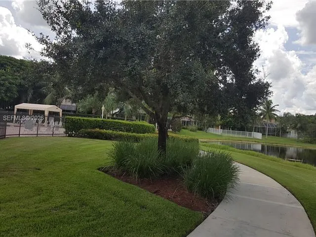 897 Briar Ridge Rd — Photo 10
