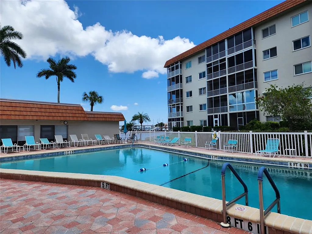 2 bed, 2.0 bath, 1269 sqft, $2,000 — Photo 3