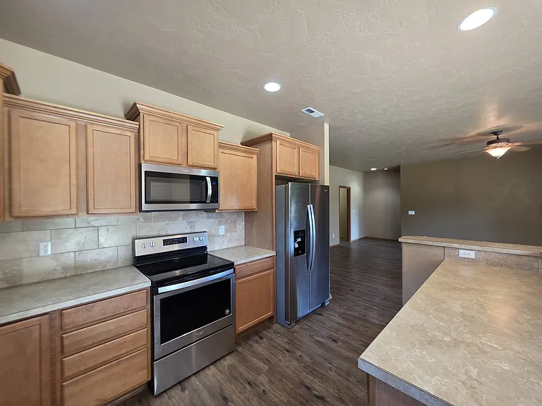 2300 Meridian Ave — Photo 4