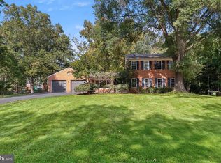 12183 Holly Knoll Cir, Great Falls, VA 22066