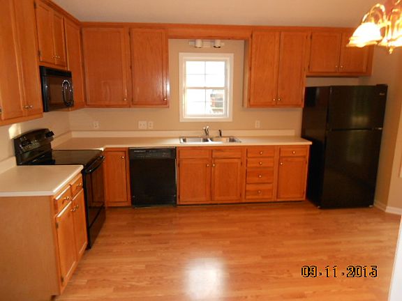 3rd image of 414 Enfield Dr