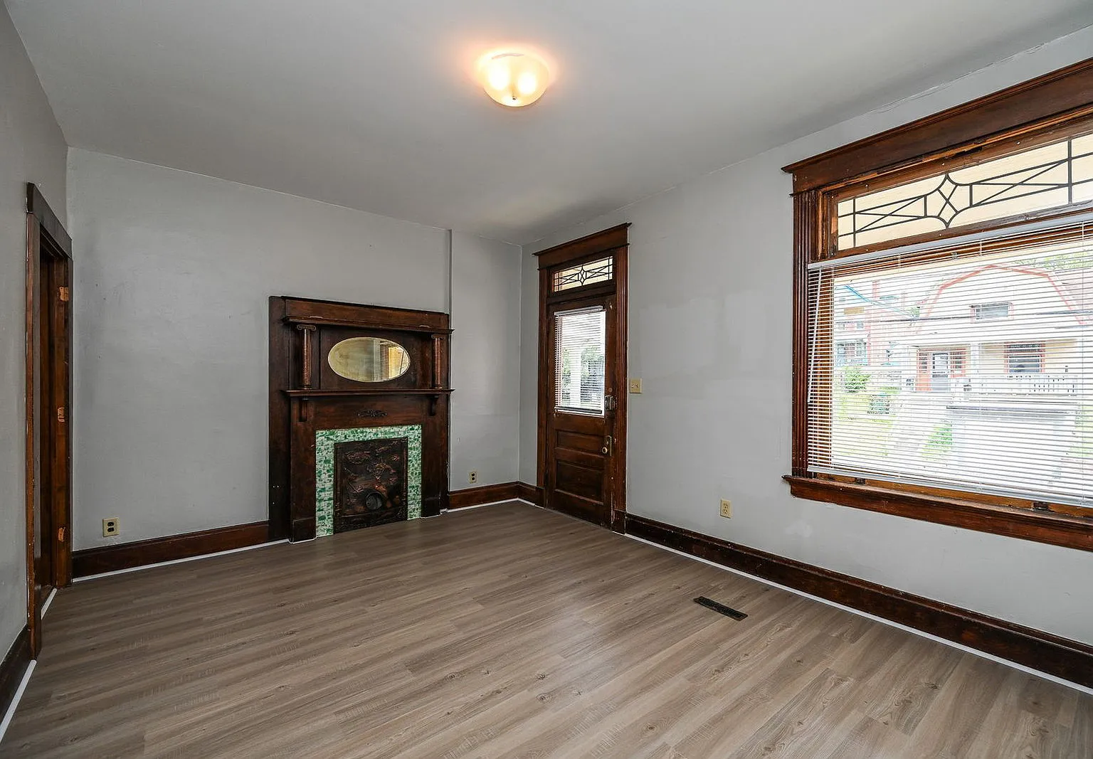 5 bed, 2.0 bath, $3,995 — Photo 3